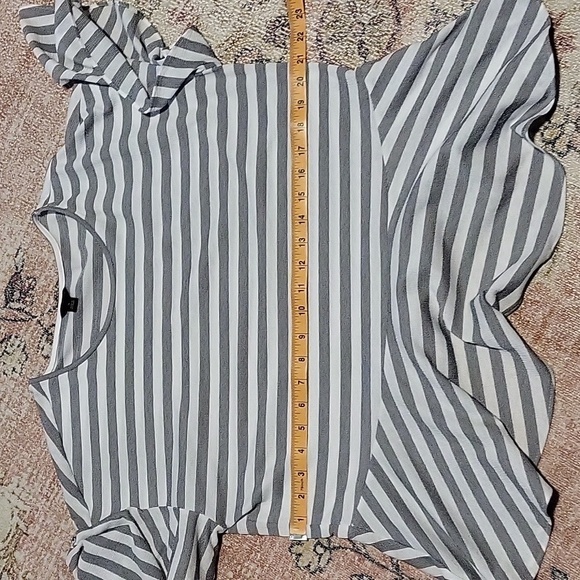 Ann Taylor Stretchy Flutter Sleeve Striped Pullover Top Size M - Picture 10 of 10